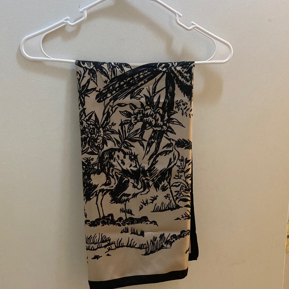 Source Unknown Black and Tan Scarf